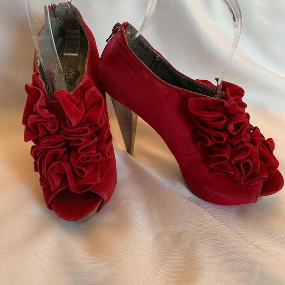 🎉Host Pick🎉Charlotte Russe Red Suede Feel Heels Open Toe and Gorgeous Ruffles!